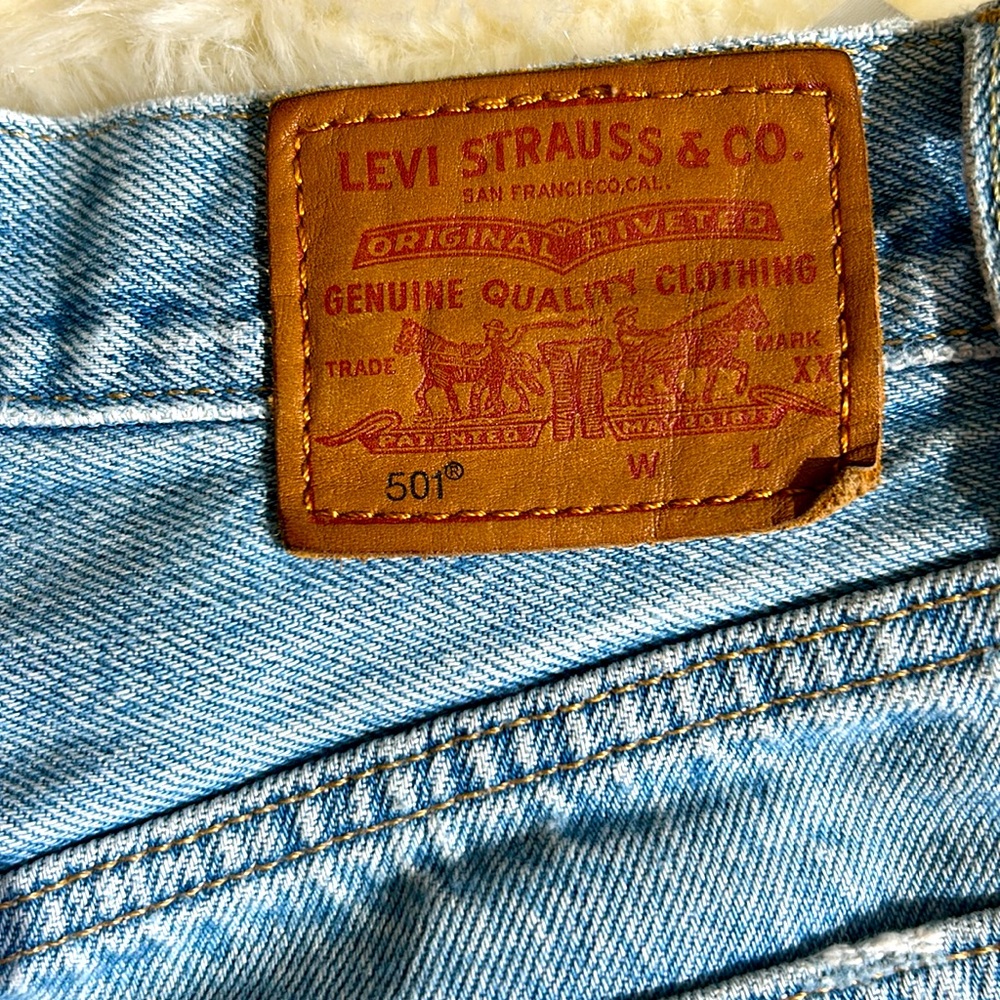 Levi's 501 Blue Jean Shorts Classic Distressed Cut-offs Size 24 Waist - Picture 5 of 8